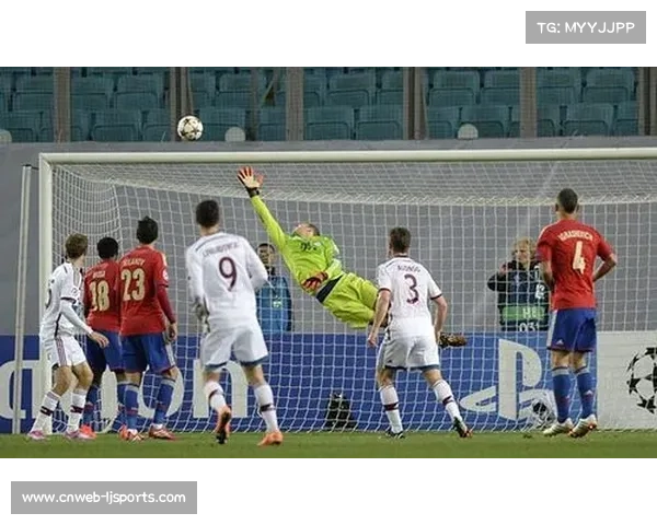 诺伊尔扑救关键球，经验仍是拜仁防线的定海神针